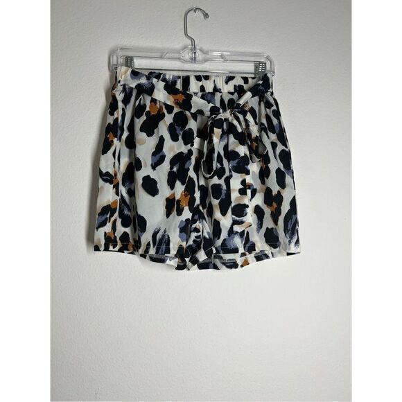 SHEIN High Waisted Leopard Print Shorts Size L
Cheetah Print  Lightweight Silky - Picture 1 of 10